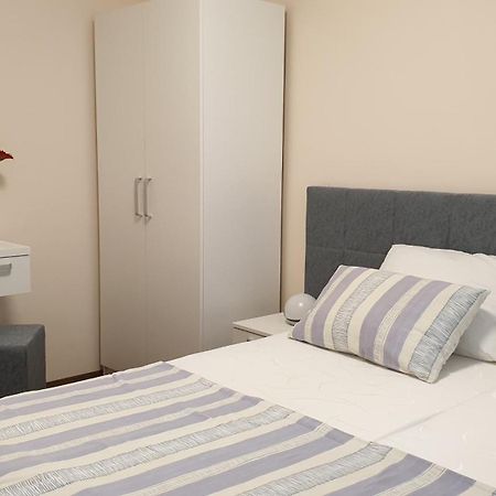 Apartments And Rooms With Parking Space Hvar - 15378 Hvar Town Room photo