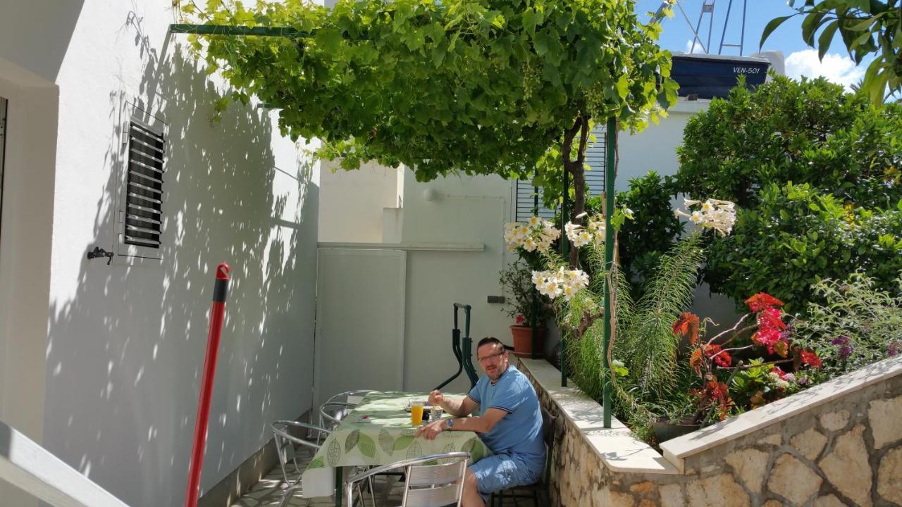 Apartments And Rooms With Parking Space Hvar - 15378 Hvar Town Exterior photo